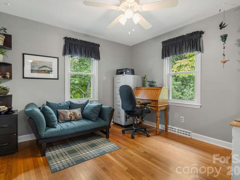 49 White Pine Drive, Asheville, NC 28805.  MLS# CAR4420186, YatesRealty ID 48064. 
