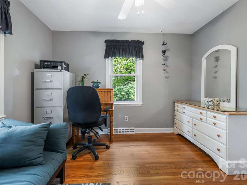49 White Pine Drive, Asheville, NC 28805.  MLS# CAR4420186, YatesRealty ID 48064. 