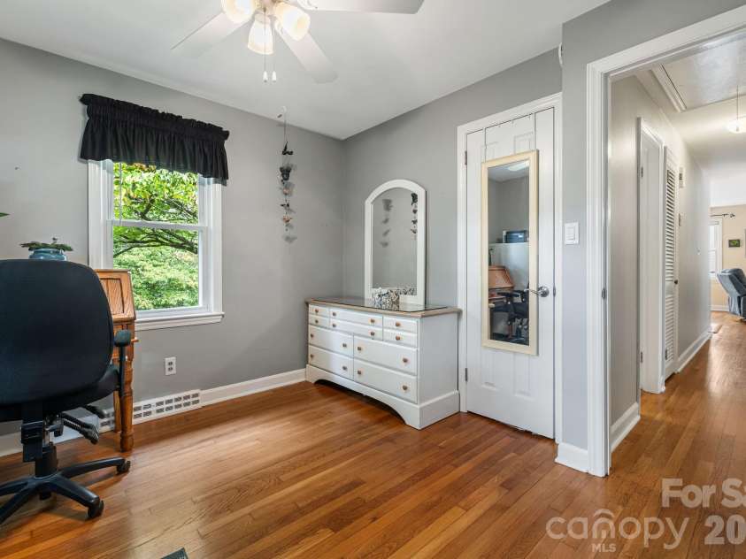 49 White Pine Drive, Asheville, NC 28805.  MLS# CAR4420186, YatesRealty ID 48064. 
