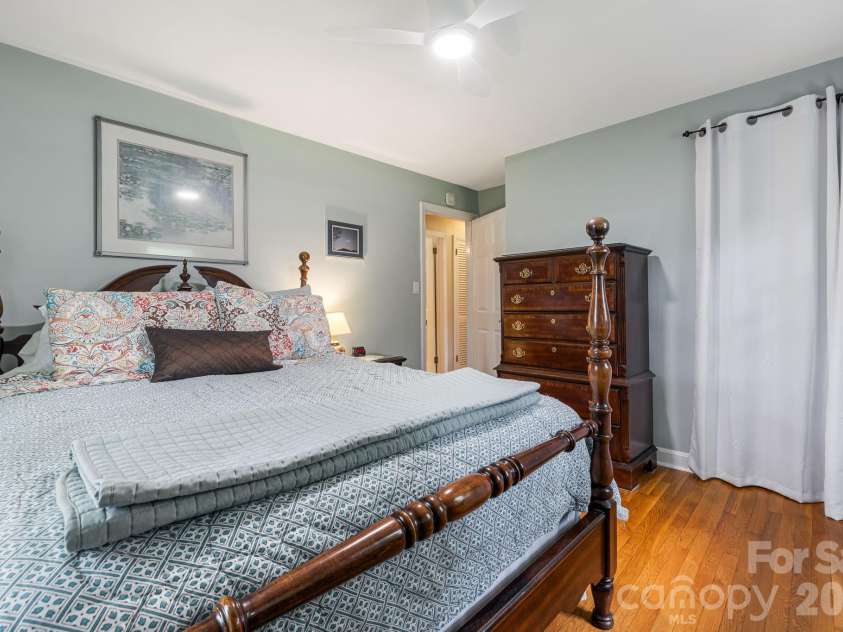 49 White Pine Drive, Asheville, NC 28805.  MLS# CAR4420186, YatesRealty ID 48064. 