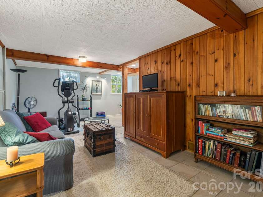 49 White Pine Drive, Asheville, NC 28805.  MLS# CAR4420186, YatesRealty ID 48064. 