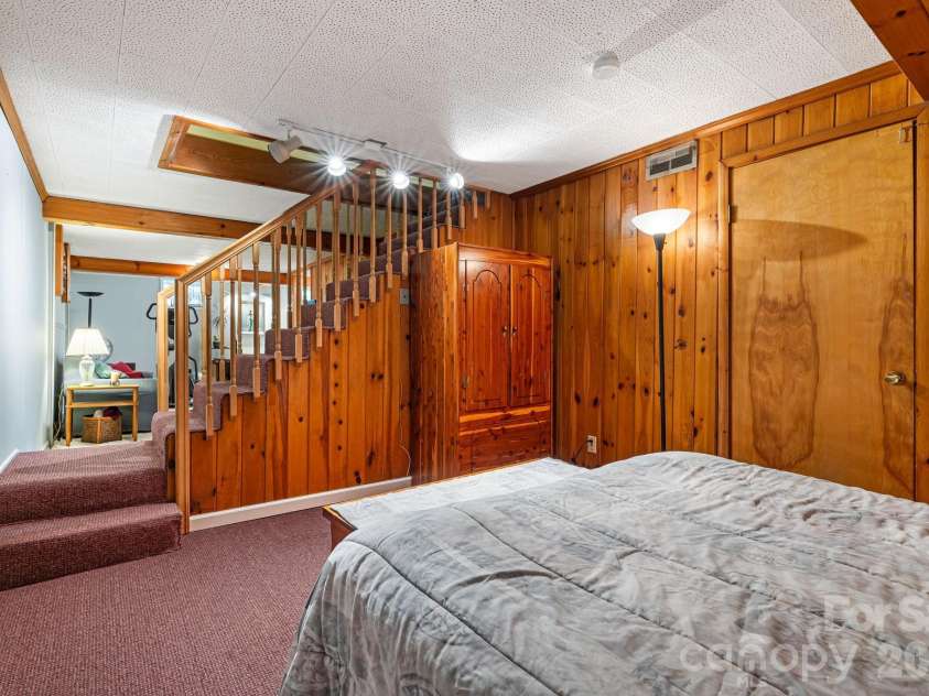 49 White Pine Drive, Asheville, NC 28805.  MLS# CAR4420186, YatesRealty ID 48064. 