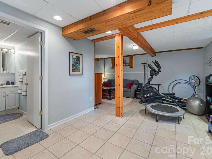 49 White Pine Drive, Asheville, NC 28805.  MLS# CAR4420186, YatesRealty ID 48064. 