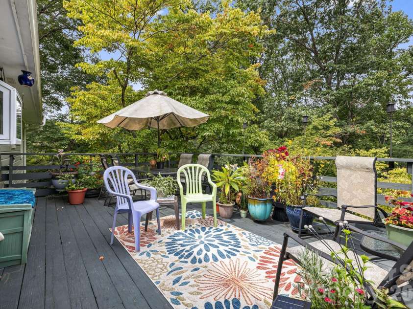 49 White Pine Drive, Asheville, NC 28805.  MLS# CAR4420186, YatesRealty ID 48064. 