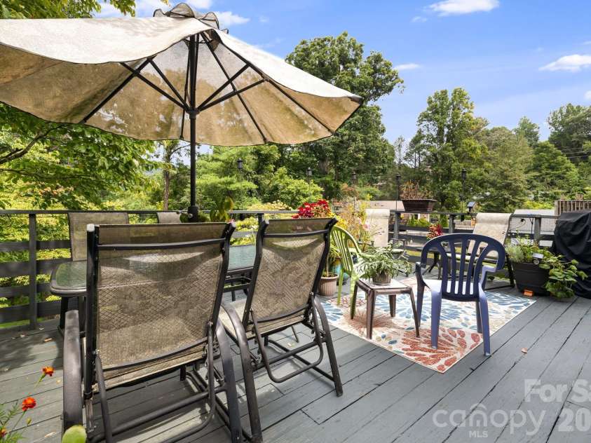 49 White Pine Drive, Asheville, NC 28805.  MLS# CAR4420186, YatesRealty ID 48064. 