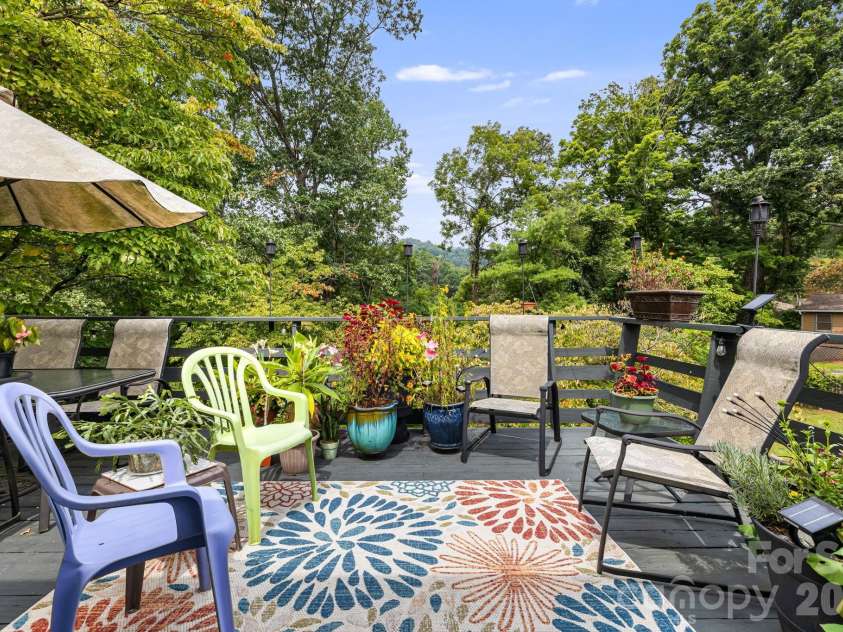 49 White Pine Drive, Asheville, NC 28805.  MLS# CAR4420186, YatesRealty ID 48064. 