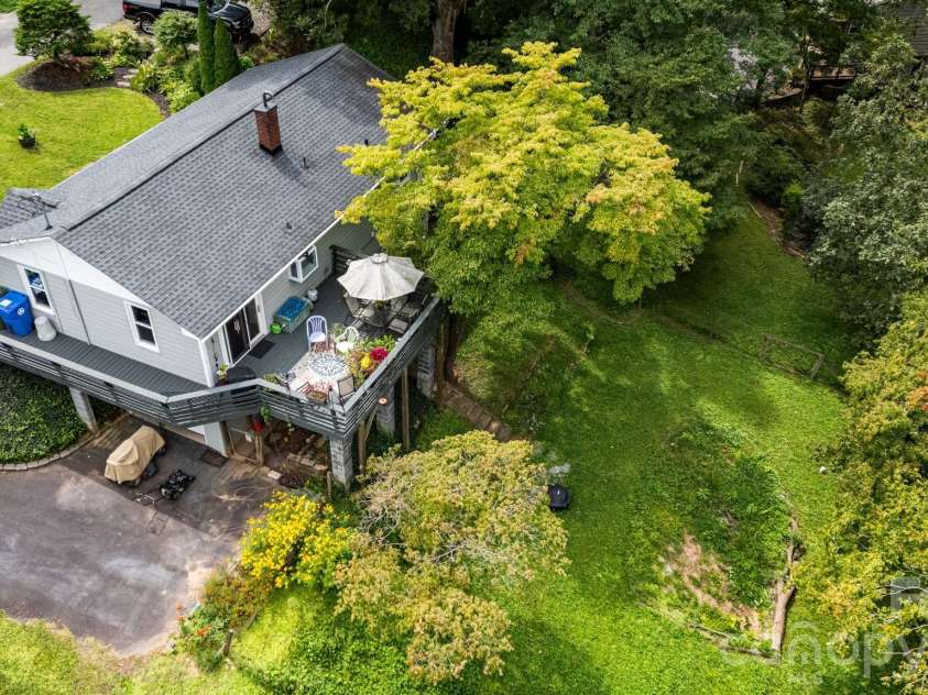 49 White Pine Drive, Asheville, NC 28805.  MLS# CAR4420186, YatesRealty ID 48064. 
