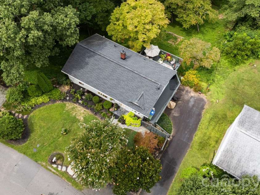 49 White Pine Drive, Asheville, NC 28805.  MLS# CAR4420186, YatesRealty ID 48064. 