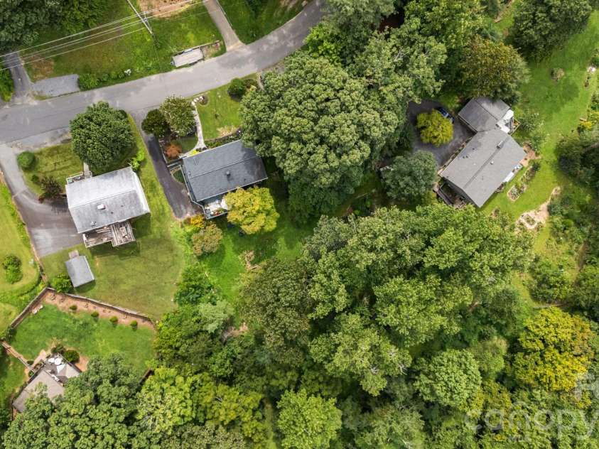 49 White Pine Drive, Asheville, NC 28805.  MLS# CAR4420186, YatesRealty ID 48064. 