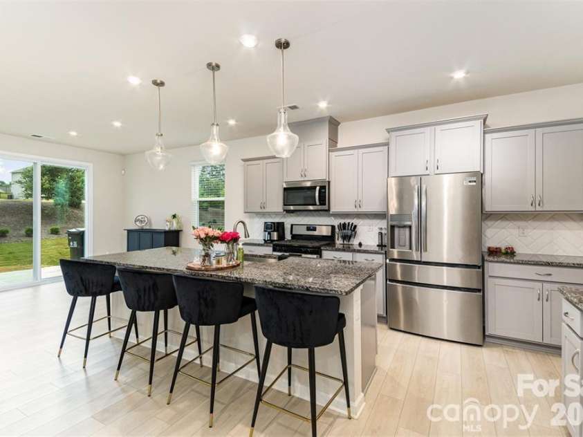 4113 Matindale Way, Charlotte, NC 28216.  MLS# CAR4420037, YatesRealty ID 48065. 