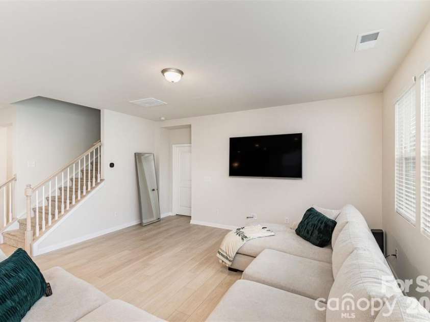 4113 Matindale Way, Charlotte, NC 28216.  MLS# CAR4420037, YatesRealty ID 48065. 