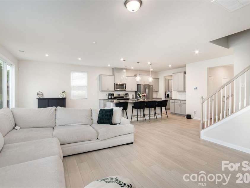 4113 Matindale Way, Charlotte, NC 28216.  MLS# CAR4420037, YatesRealty ID 48065. 