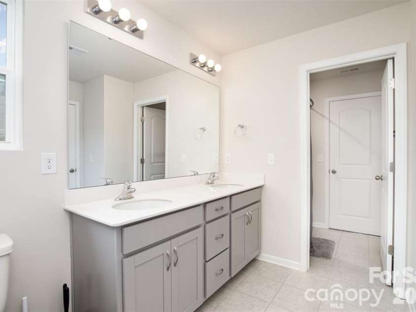 4113 Matindale Way, Charlotte, NC 28216.  MLS# CAR4420037, YatesRealty ID 48065. 