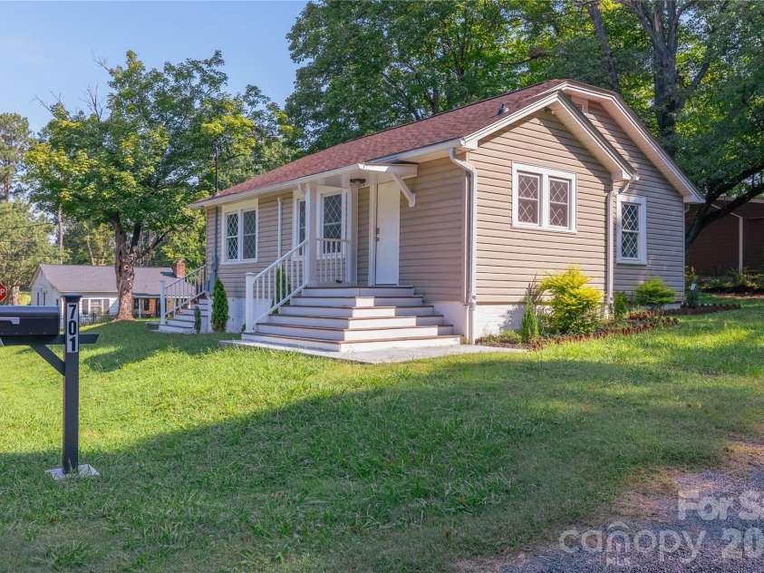 701 Betty Street, Gastonia, NC 28054.  MLS# CAR4420236, YatesRealty ID 48066. 