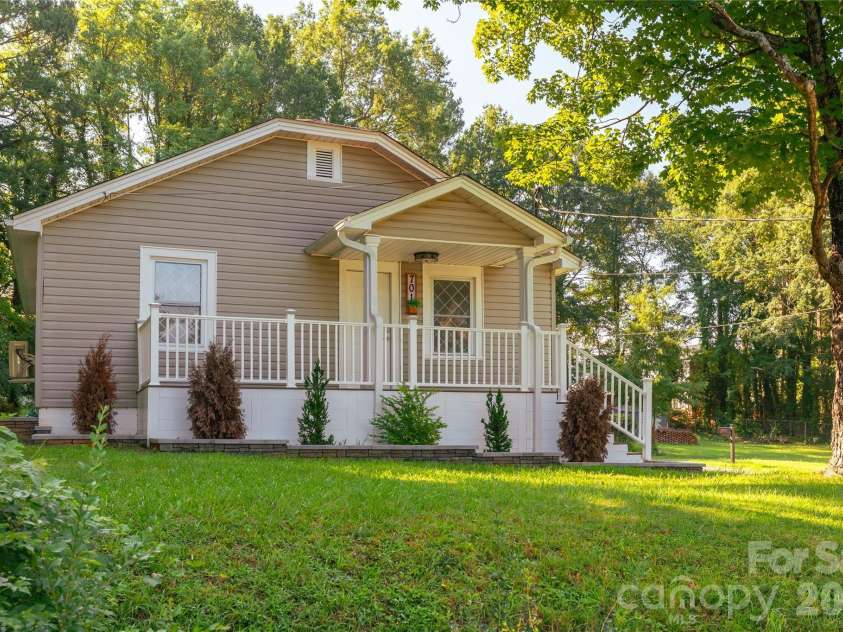701 Betty Street, Gastonia, NC 28054.  MLS# CAR4420236, YatesRealty ID 48066. 