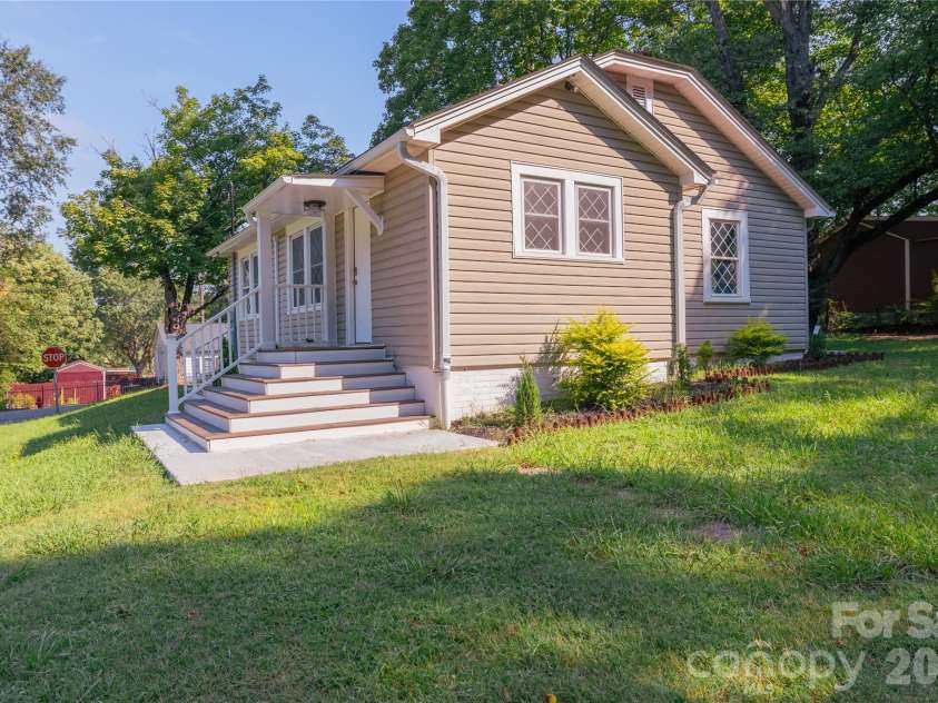 701 Betty Street, Gastonia, NC 28054.  MLS# CAR4420236, YatesRealty ID 48066. 