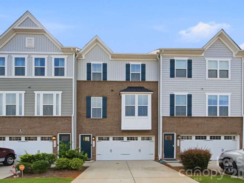 2543 Grantham Place Drive, Fort Mill, SC 29715.  MLS# CAR4418079, YatesRealty ID 48068. 