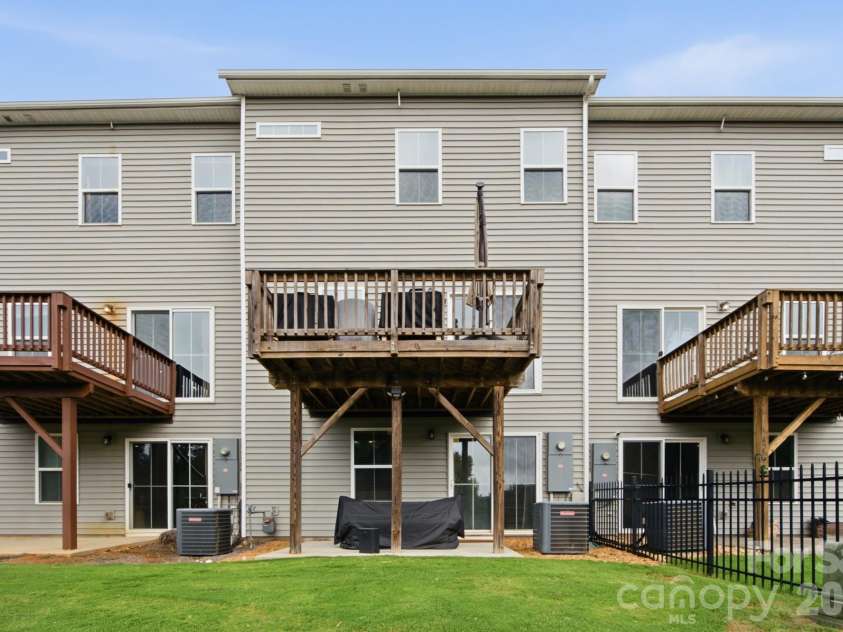 2543 Grantham Place Drive, Fort Mill, SC 29715.  MLS# CAR4418079, YatesRealty ID 48068. 
