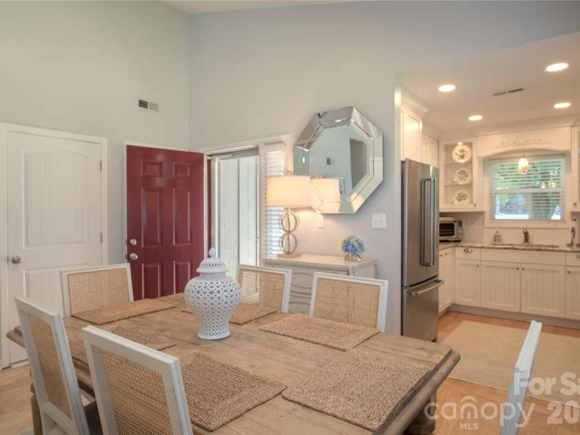7615 Woods Lane, Cornelius, NC 28031.  MLS# CAR4419666, YatesRealty ID 48069. Dining, kitchen area
