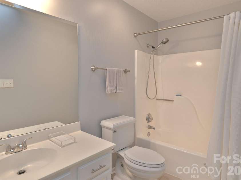 7615 Woods Lane, Cornelius, NC 28031.  MLS# CAR4419666, YatesRealty ID 48069. Full bath upstairs