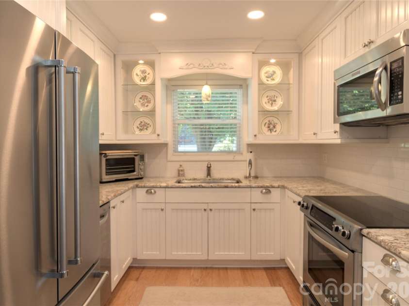 7615 Woods Lane, Cornelius, NC 28031.  MLS# CAR4419666, YatesRealty ID 48069. Kitchen