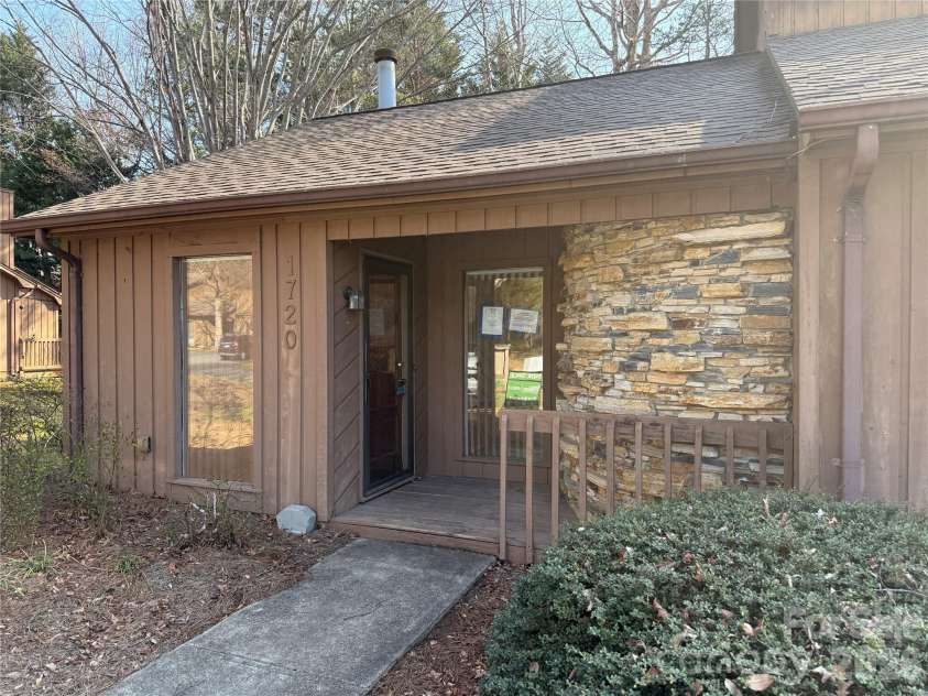 1720 12th Street, Hickory, NC 28601.  MLS# CAR4359181, YatesRealty ID 4807. 