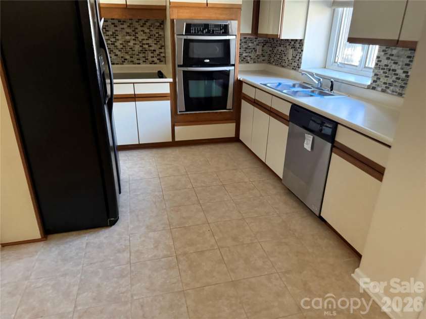1720 12th Street, Hickory, NC 28601.  MLS# CAR4359181, YatesRealty ID 4807. 
