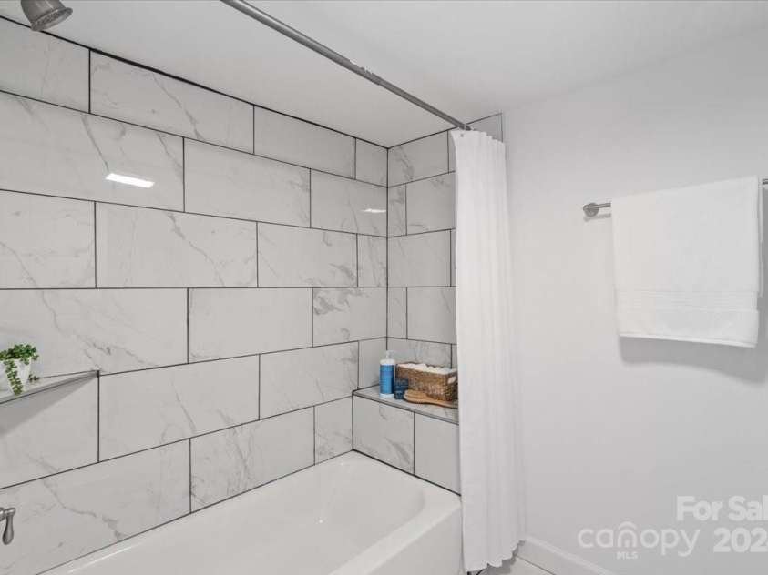 477 Frank Street, Rock Hill, SC 29730.  MLS# CAR4165501, YatesRealty ID 4807. Secondary Bathroom