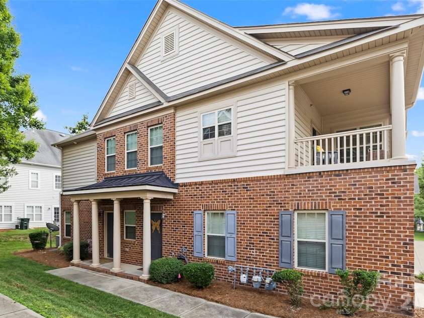 11123 Ascoli Place, Charlotte, NC 28277.  MLS# CAR4419358, YatesRealty ID 48071. Covered entrance