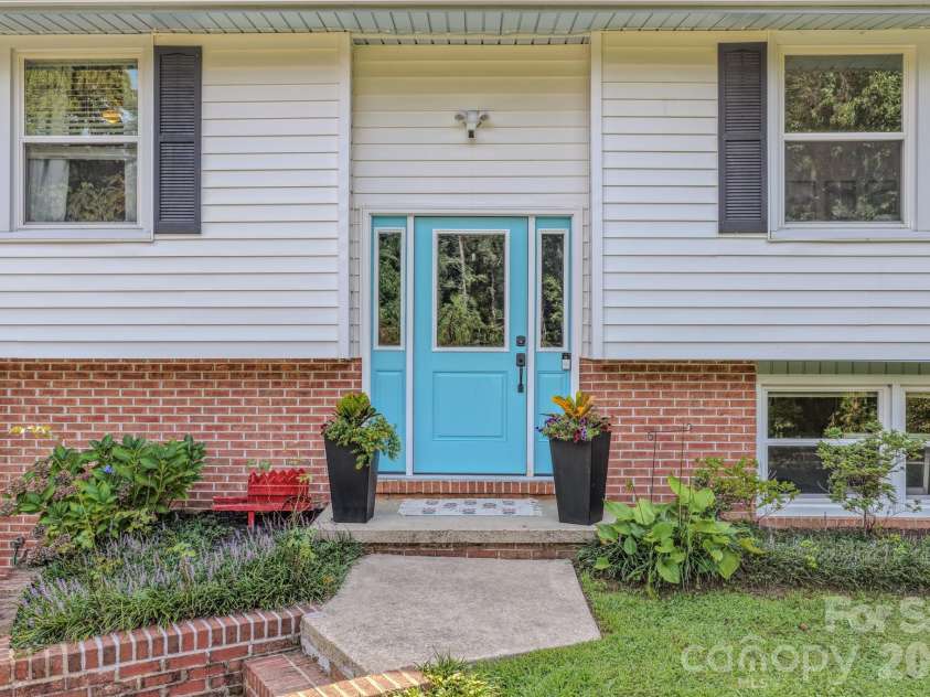 38 Ferenvilla Drive, Hendersonville, NC 28791.  MLS# CAR4416441, YatesRealty ID 48072. 