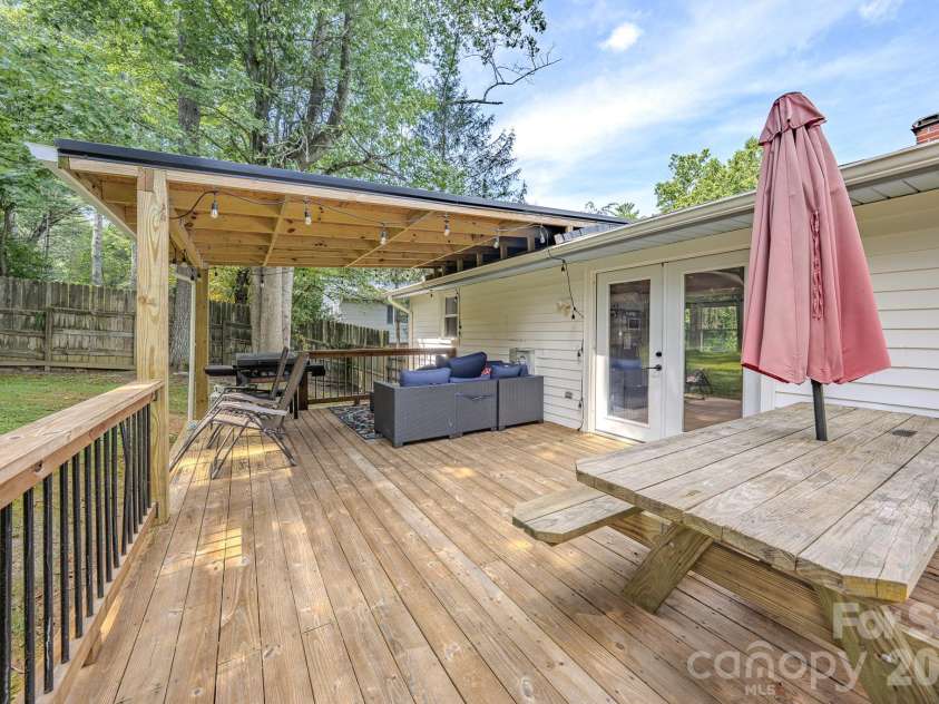 38 Ferenvilla Drive, Hendersonville, NC 28791.  MLS# CAR4416441, YatesRealty ID 48072. 