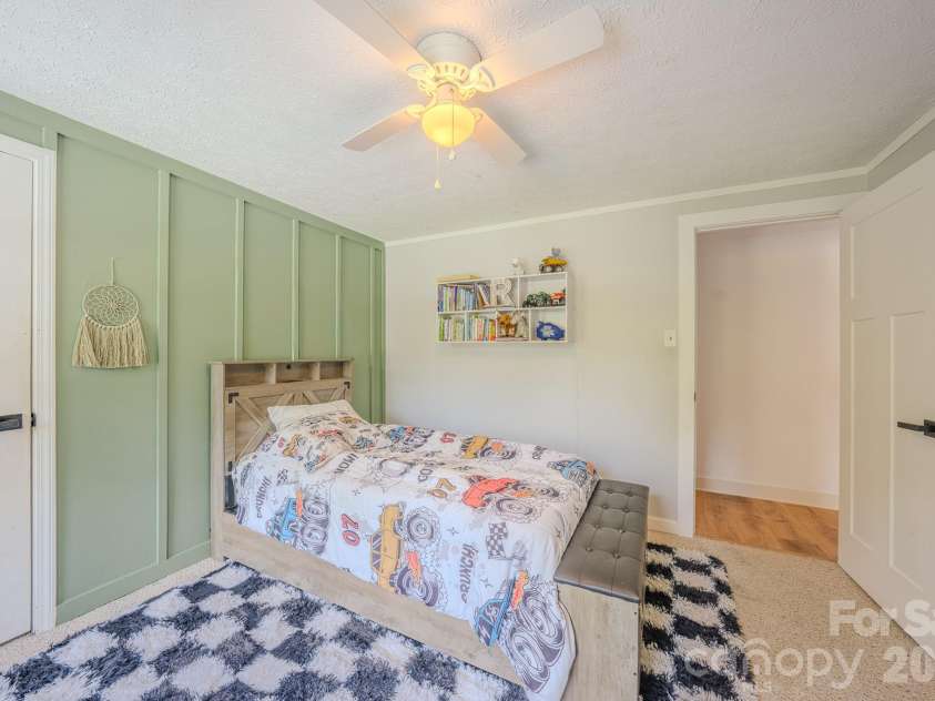 38 Ferenvilla Drive, Hendersonville, NC 28791.  MLS# CAR4416441, YatesRealty ID 48072. 