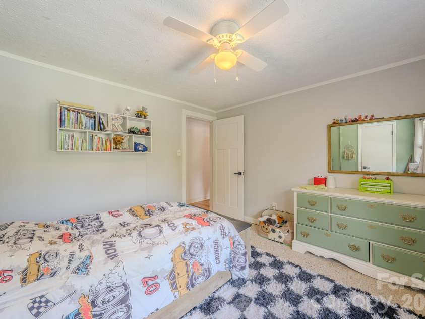 38 Ferenvilla Drive, Hendersonville, NC 28791.  MLS# CAR4416441, YatesRealty ID 48072. Spacious 3rd bedroom