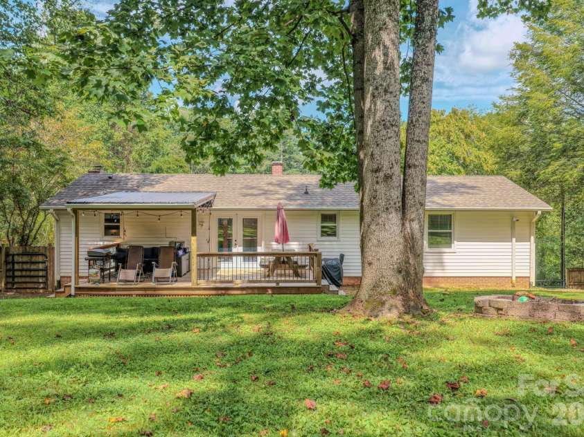 38 Ferenvilla Drive, Hendersonville, NC 28791.  MLS# CAR4416441, YatesRealty ID 48072. Spacious back yard