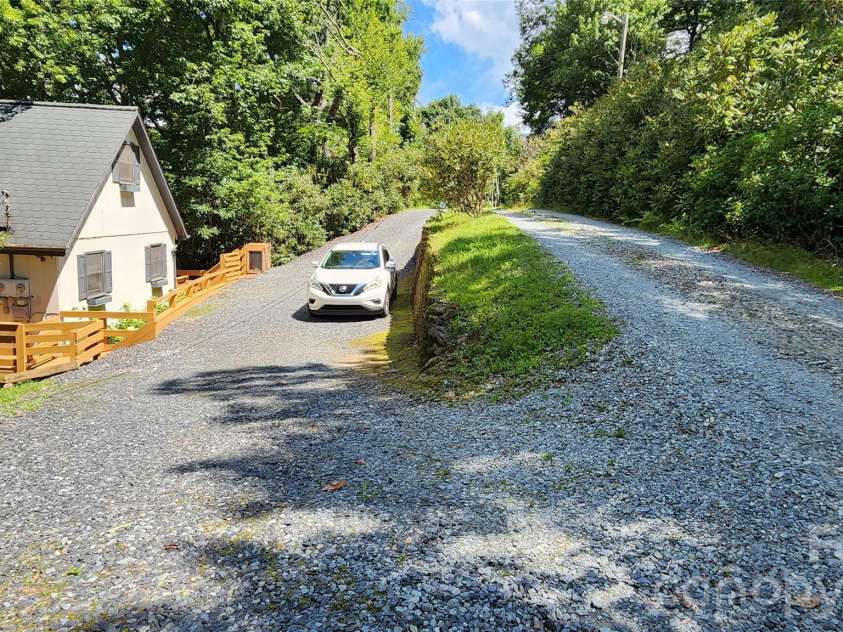 188 Forest Lane, Blowing Rock, NC 28605.  MLS# CAR4419824, YatesRealty ID 48074. 