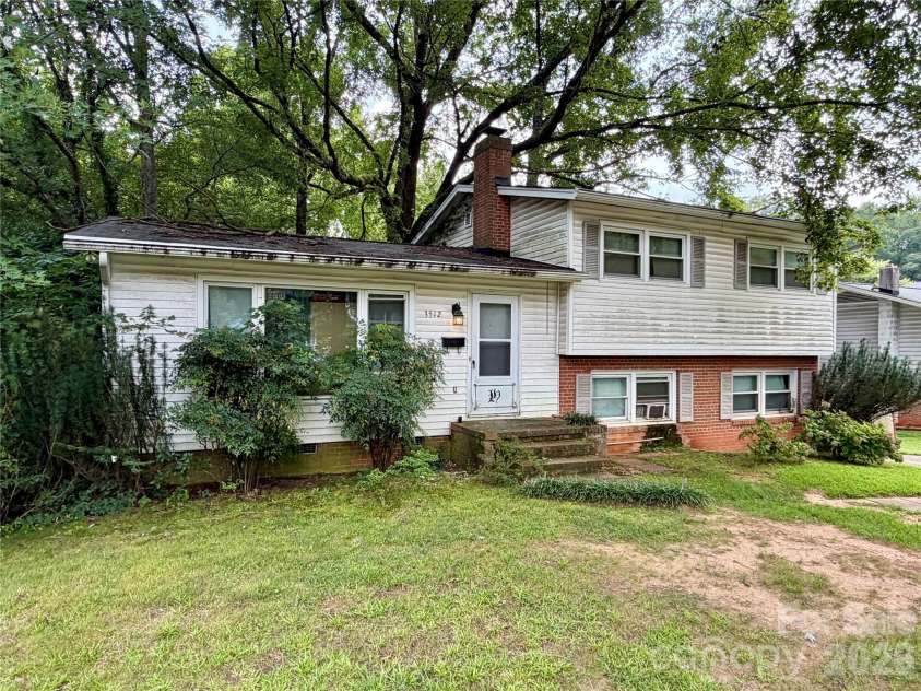 3512 Winterfield Place, Charlotte, NC 28205.  MLS# CAR4420260, YatesRealty ID 48075. 