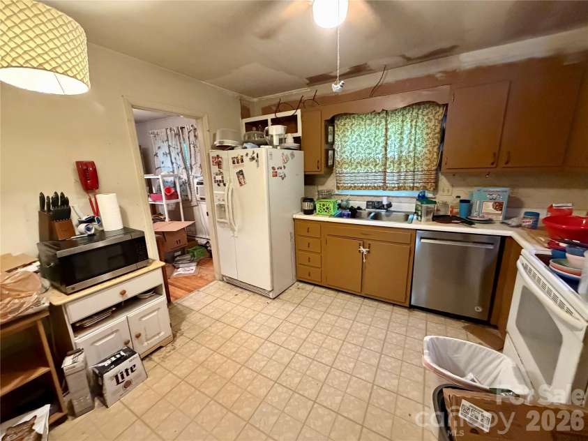 3512 Winterfield Place, Charlotte, NC 28205.  MLS# CAR4420260, YatesRealty ID 48075. 