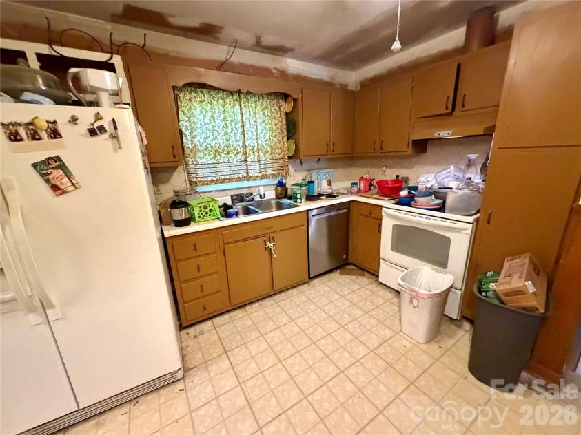 3512 Winterfield Place, Charlotte, NC 28205.  MLS# CAR4420260, YatesRealty ID 48075. 