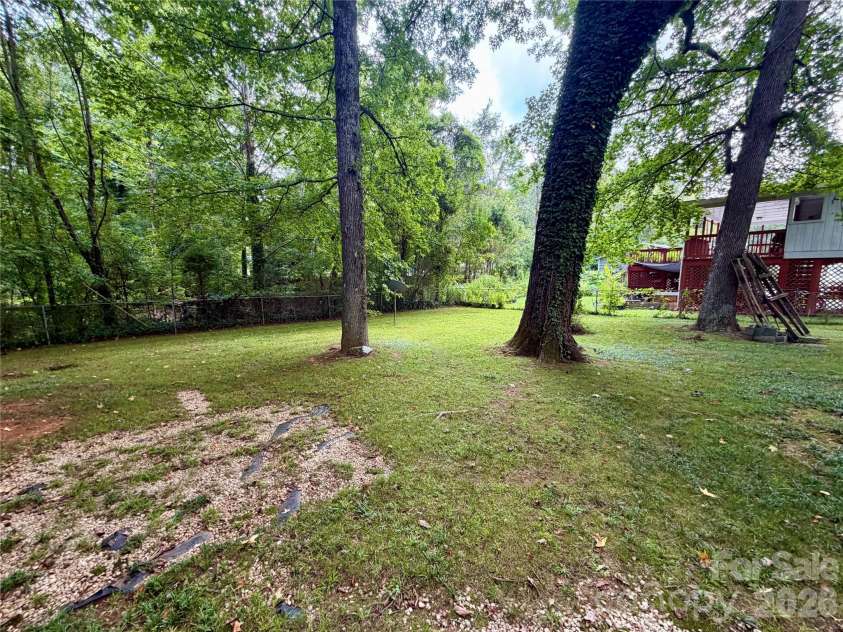 3512 Winterfield Place, Charlotte, NC 28205.  MLS# CAR4420260, YatesRealty ID 48075. 