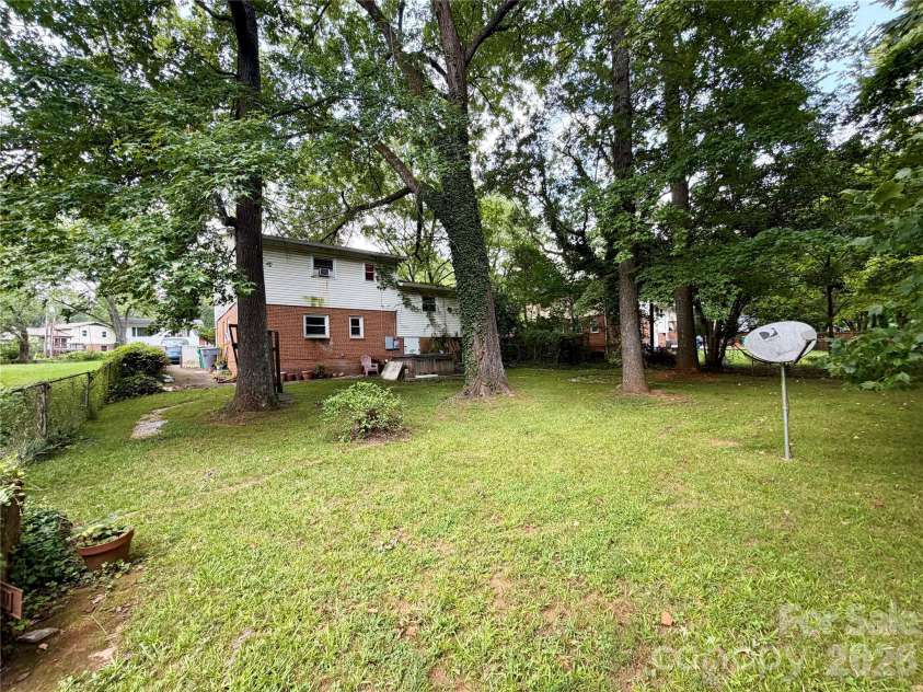 3512 Winterfield Place, Charlotte, NC 28205.  MLS# CAR4420260, YatesRealty ID 48075. 