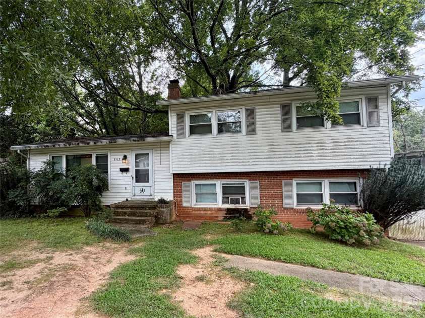 3512 Winterfield Place, Charlotte, NC 28205.  MLS# CAR4420260, YatesRealty ID 48075. 