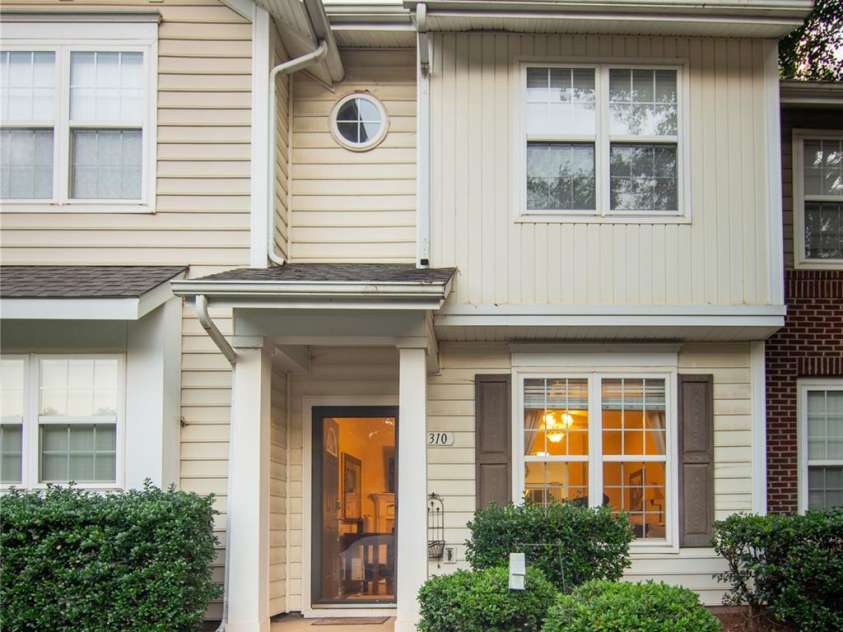 8310 Chaceview Court, Charlotte, NC 28269.  MLS# CAR4419511, YatesRealty ID 48076. 