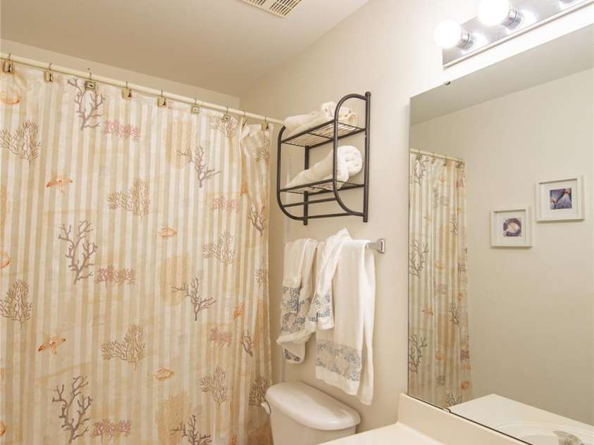 8310 Chaceview Court, Charlotte, NC 28269.  MLS# CAR4419511, YatesRealty ID 48076. 