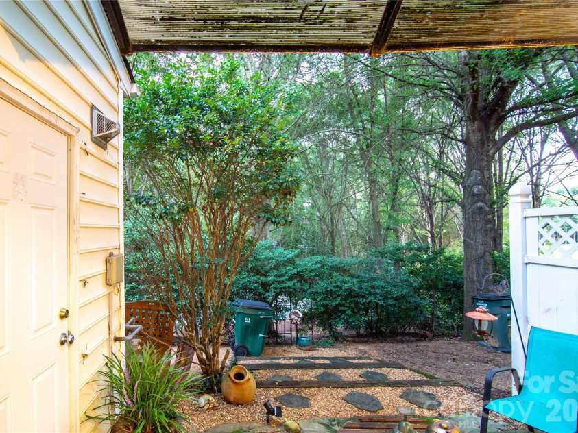 8310 Chaceview Court, Charlotte, NC 28269.  MLS# CAR4419511, YatesRealty ID 48076. 