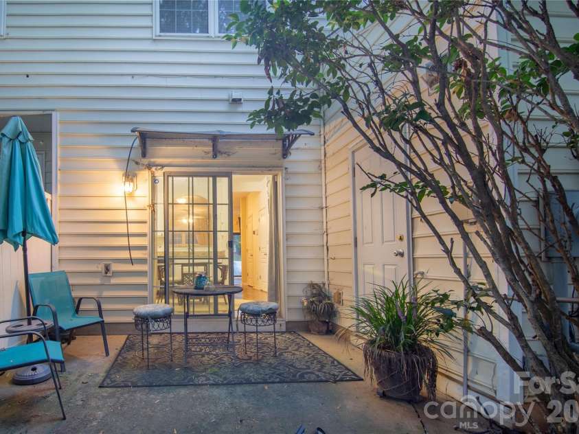 8310 Chaceview Court, Charlotte, NC 28269.  MLS# CAR4419511, YatesRealty ID 48076. 