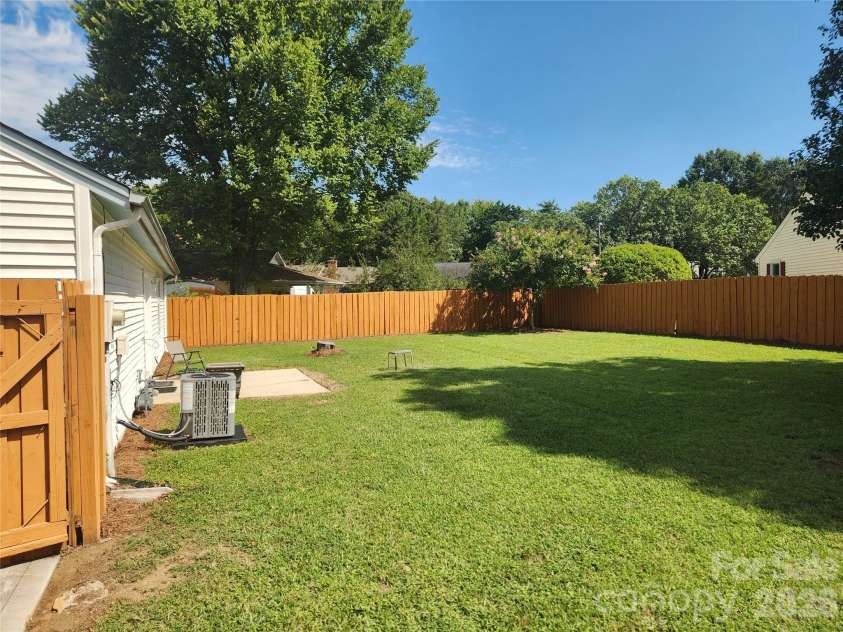 11318 Treebark Drive, Pineville, NC 28134.  MLS# CAR4418621, YatesRealty ID 48081. 