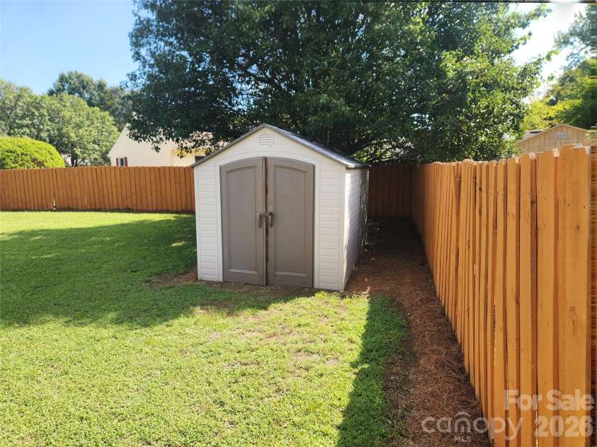 11318 Treebark Drive, Pineville, NC 28134.  MLS# CAR4418621, YatesRealty ID 48081. 