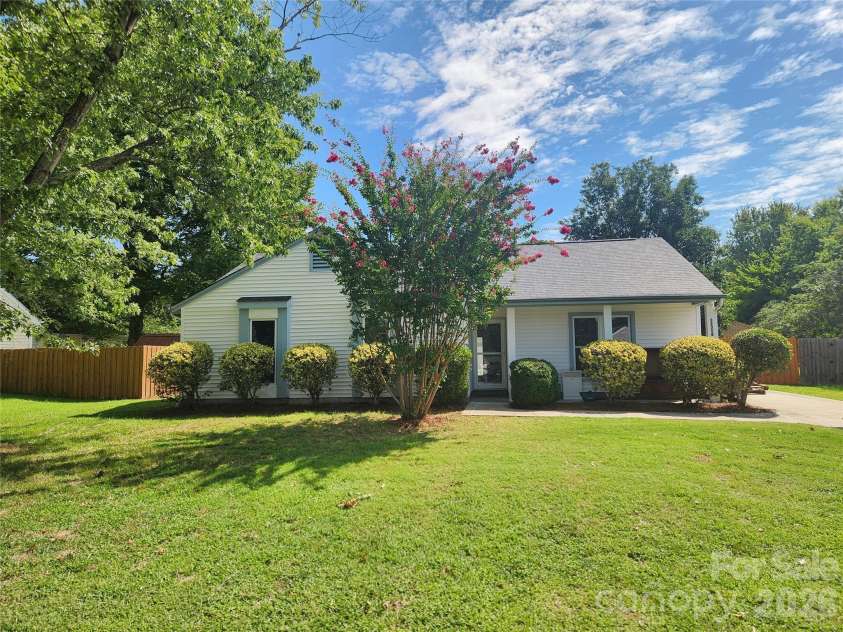 11318 Treebark Drive, Pineville, NC 28134.  MLS# CAR4418621, YatesRealty ID 48081. 