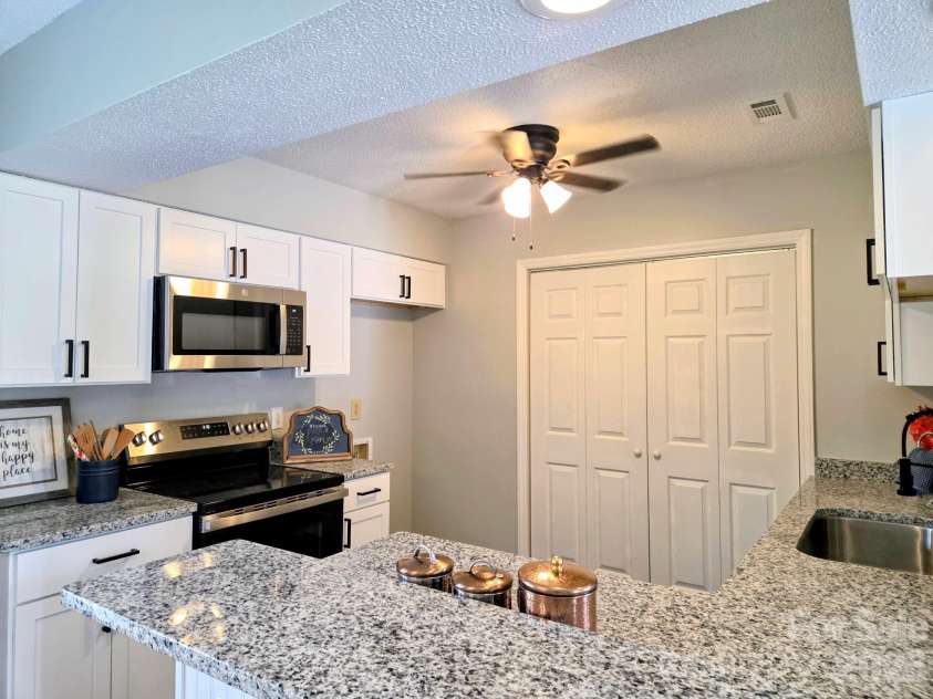 11318 Treebark Drive, Pineville, NC 28134.  MLS# CAR4418621, YatesRealty ID 48081. 