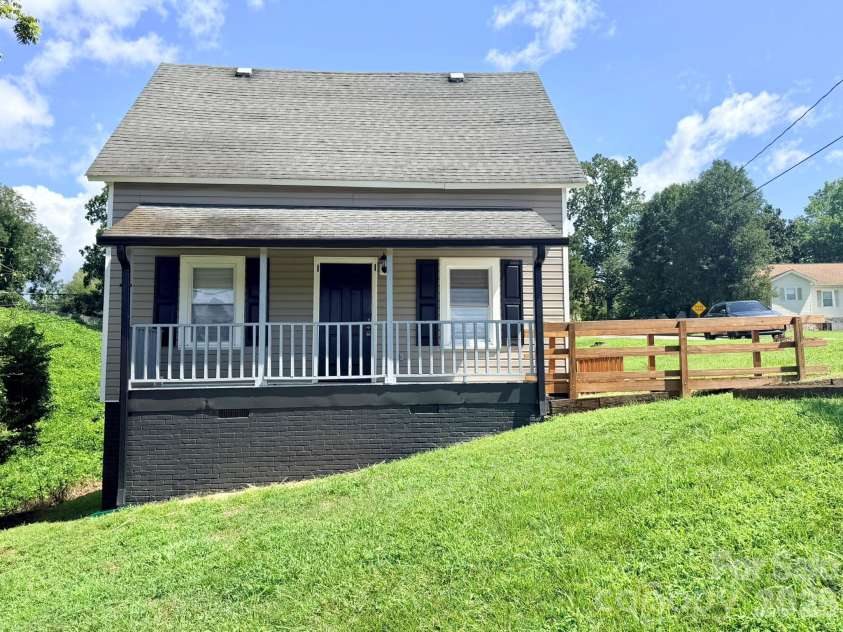 301 Magnolia Street, Granite Falls, NC 28630.  MLS# CAR4417964, YatesRealty ID 48083. 